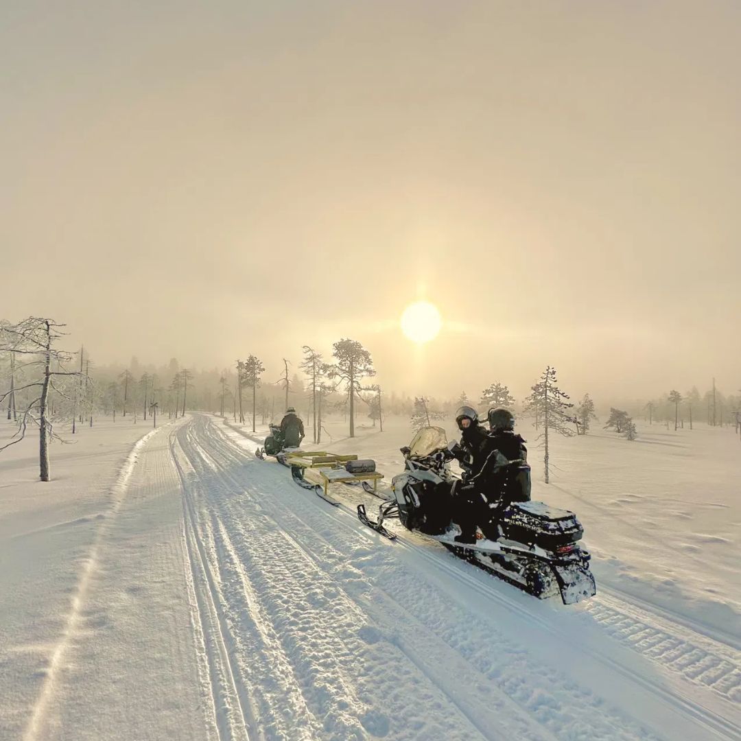 Frozen Trails: 1-Hour Snowmobile Ride – Lapland Winter Park